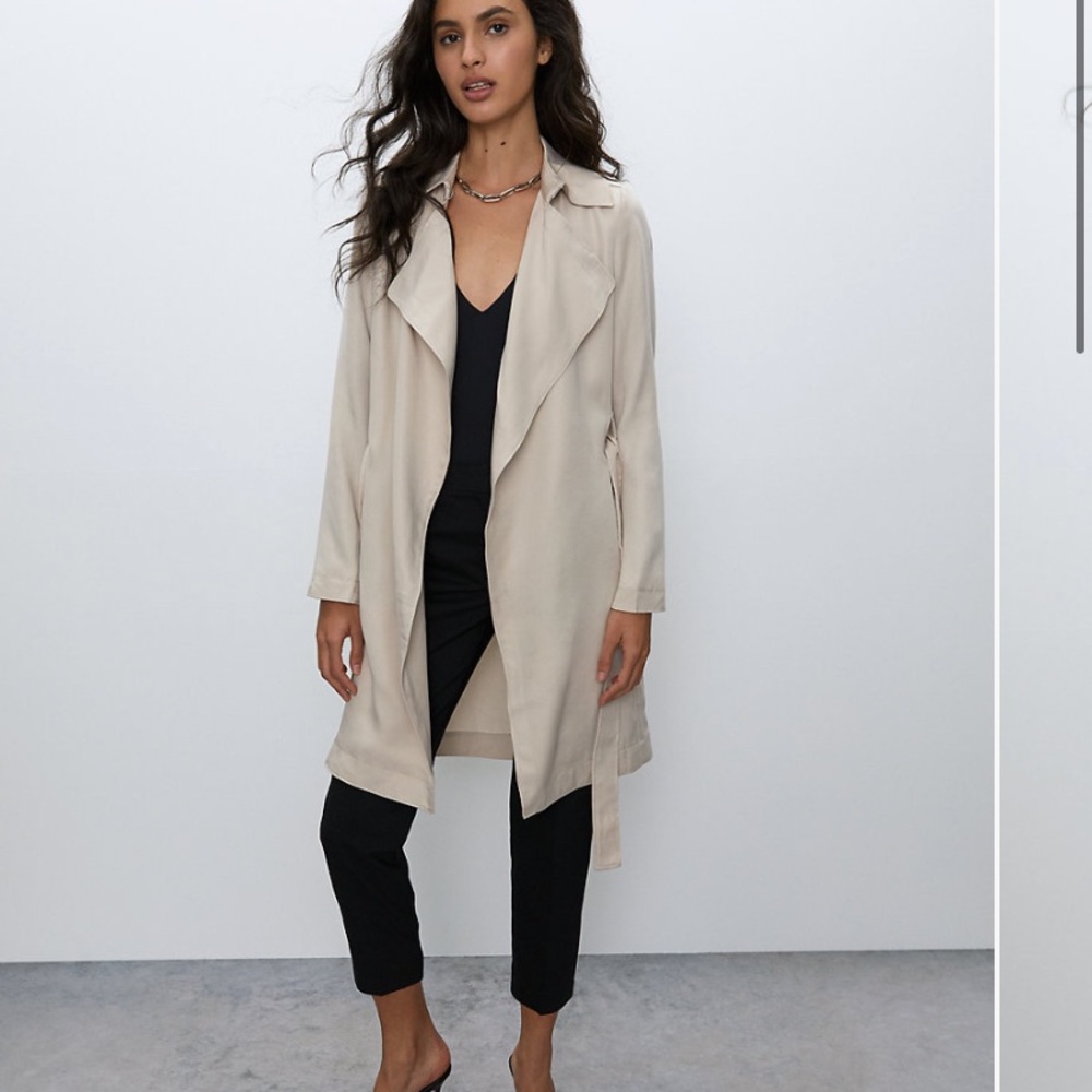 Babaton Maximo trench